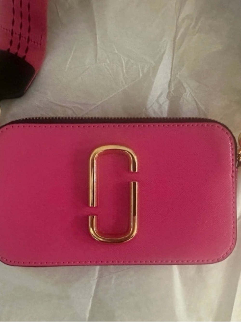 Marc Jacobs Crossbody Camera Bag in Hot Pink with Gold Hardware - Picture 4 of 5